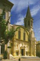 Les secrets des cathedrales, p 19, Carpentras, Saint-Siffrein, Facade du XVIIe restauree en 2005